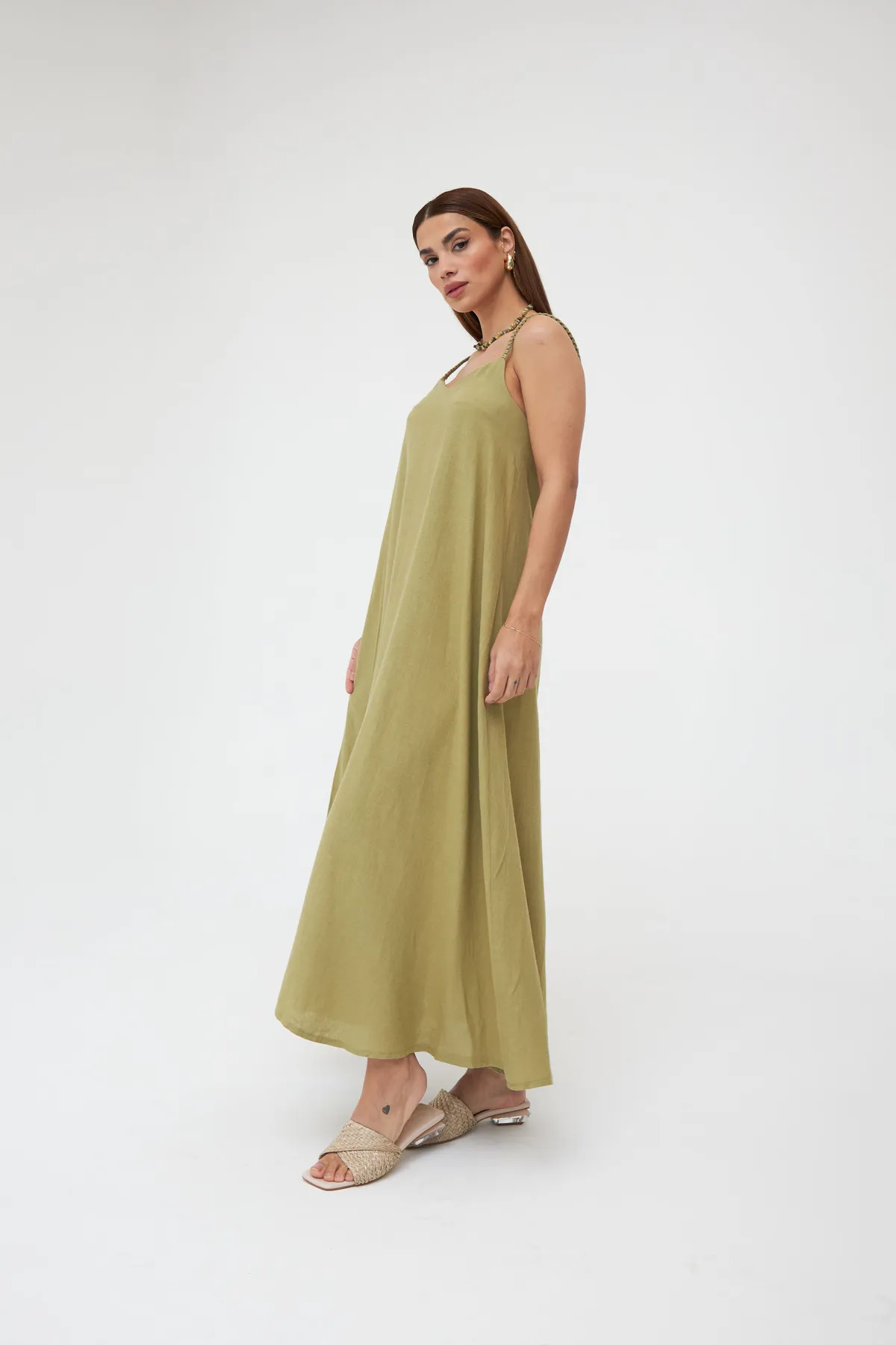 Laluvia  Langes Kleid aus khakifarbenem Strick mit Trägern aus Leinen