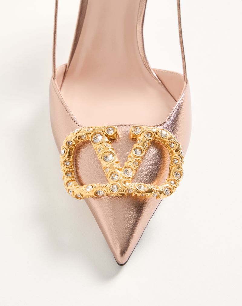 Bomba Slingback VLogo Signature em napa laminada de 80 mm