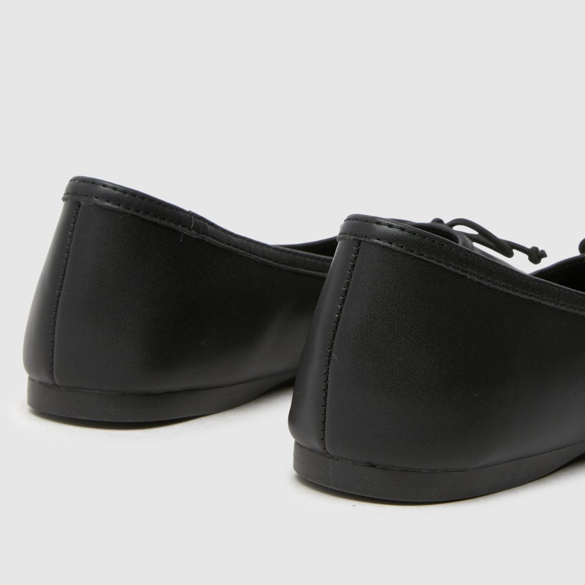 Schuh Lotta szögletes orrú balerina lapos cipők fekete színben