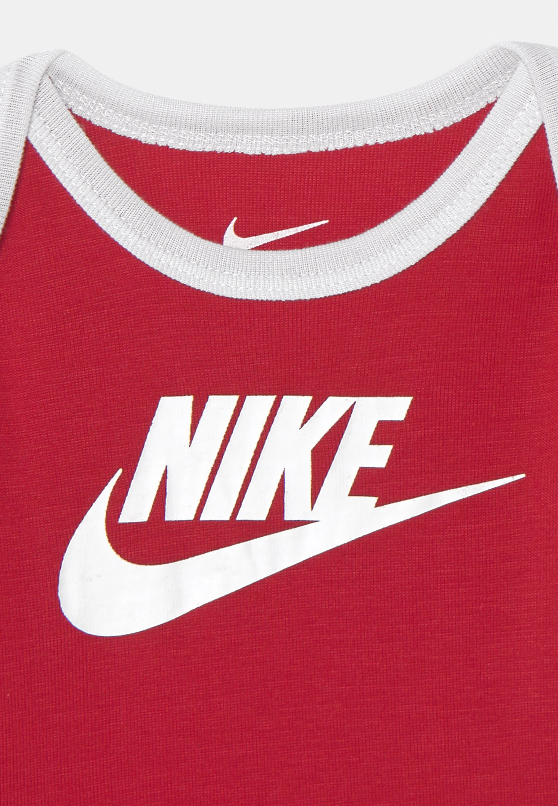 Nike Sportswear NIKE BABY SET DE REGALO DE 3 PIEZAS BODY BOOTIES & BEANIE UNISEX - Gorra