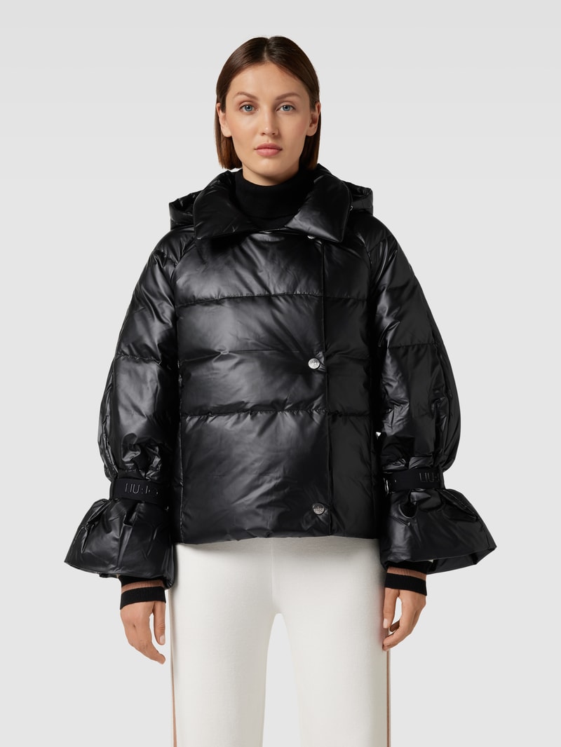Steppjacke mit Kapuze in schwarz