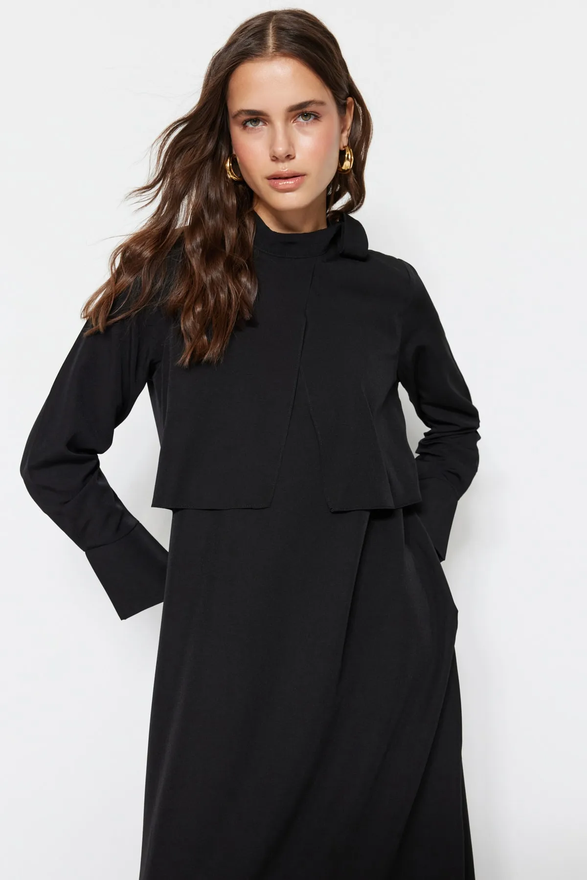 Trendyol Modest  Schwarzes gewebtes Kleid mit Kragen und Krawattendetails TCTSS23EB00283