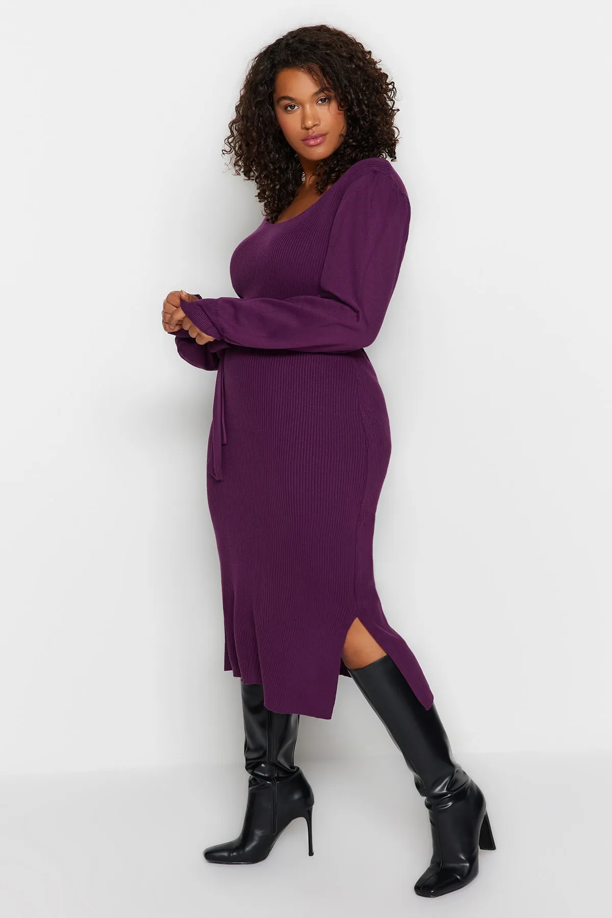 Trendyol Curve  Pflaumenfarbenes Strickkleid mit Ballonärmeln