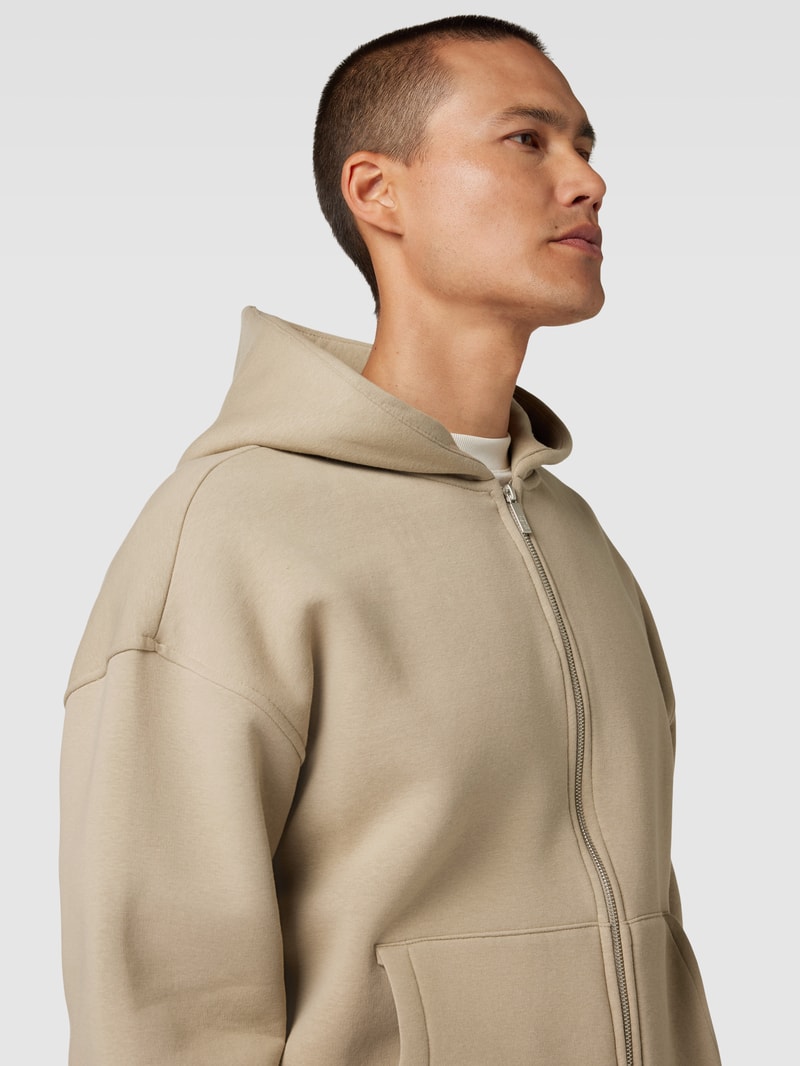 Sweatjacke mit Kapuze in haselnuss braun