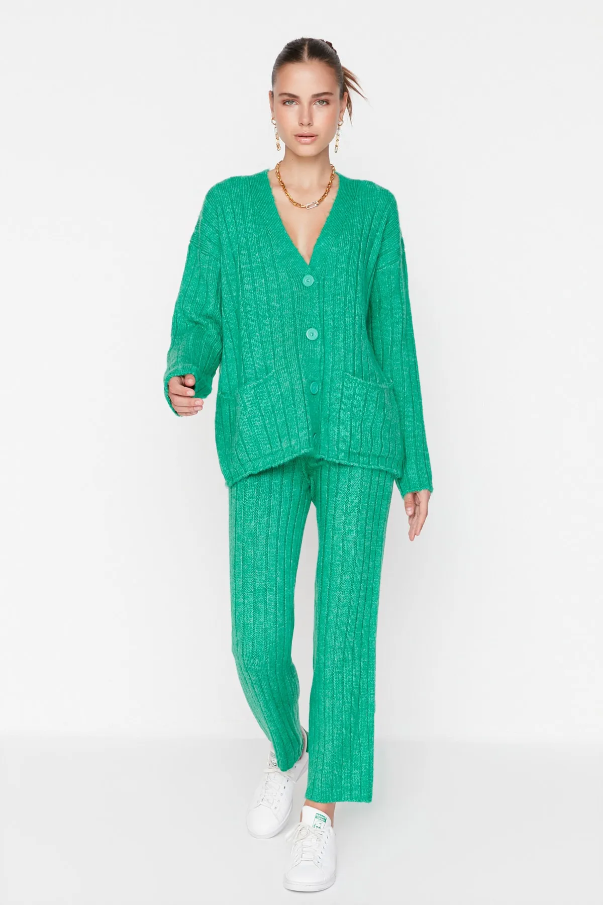 Trendyol Collection  Mintfarbenes, weit geschnittenes Set aus Oberteil und Unterteil aus weicher Strickware TWOAW22AU0128