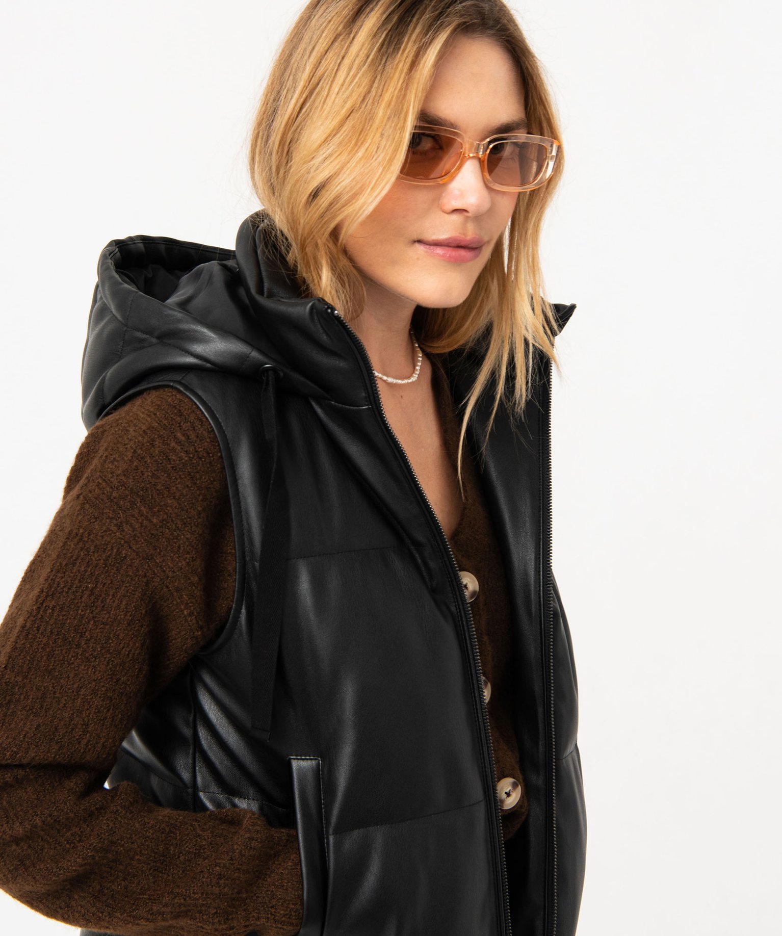 Blouson sans manches à capuche en cuir imitation femme noir | GEMO