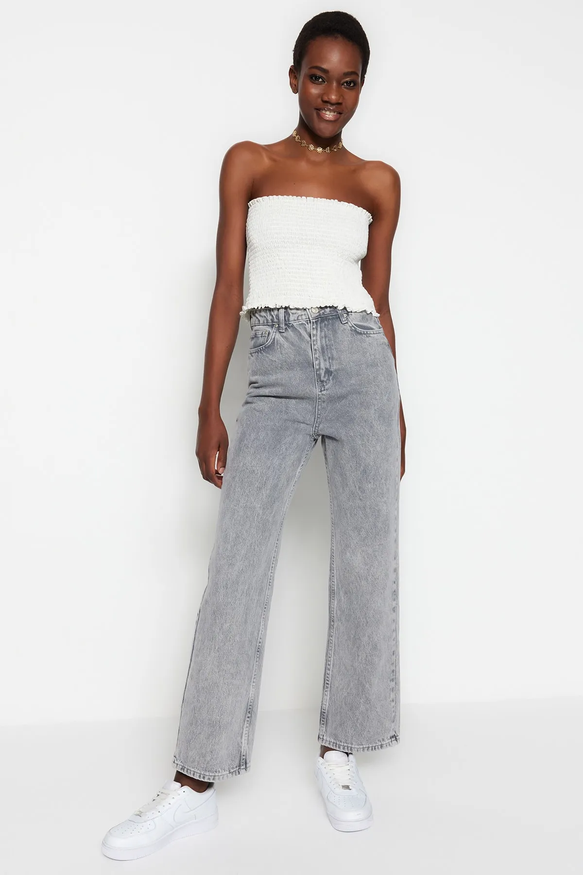 Trendyol Collection  Graue, lange, gerade Jeans mit hoher Taille TWOAW22JE0248