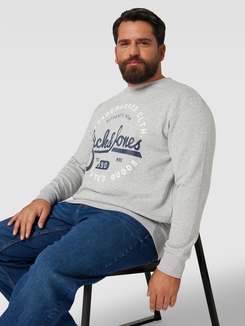 PLUS SIZE Sweatshirt mit Label-Print in hellgrau meliert