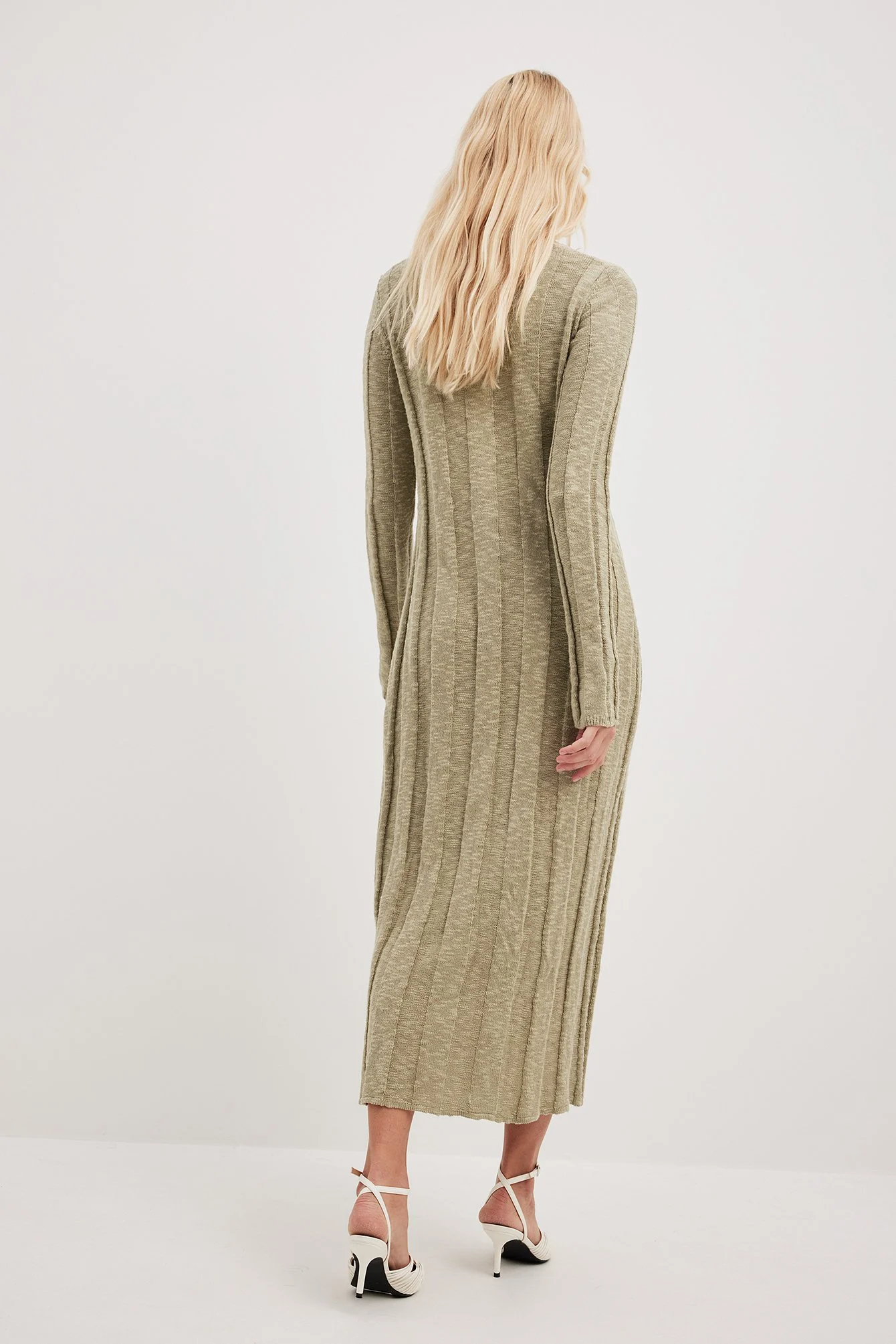Geripptes, weites Midikleid aus Strickstoff
