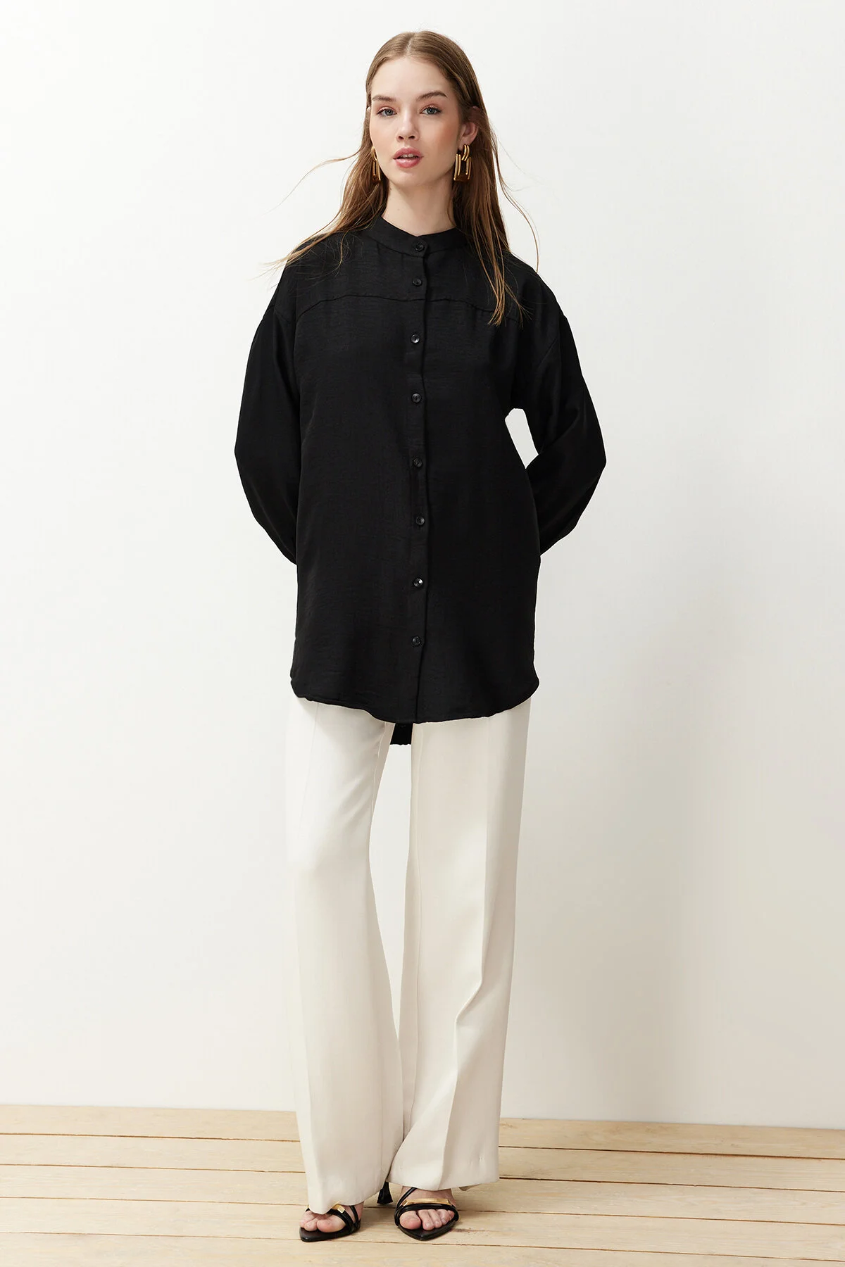 Trendyol Modest  Schwarzes Leinen-Aerobin-Gewebehemd TCTSS24TG00065
