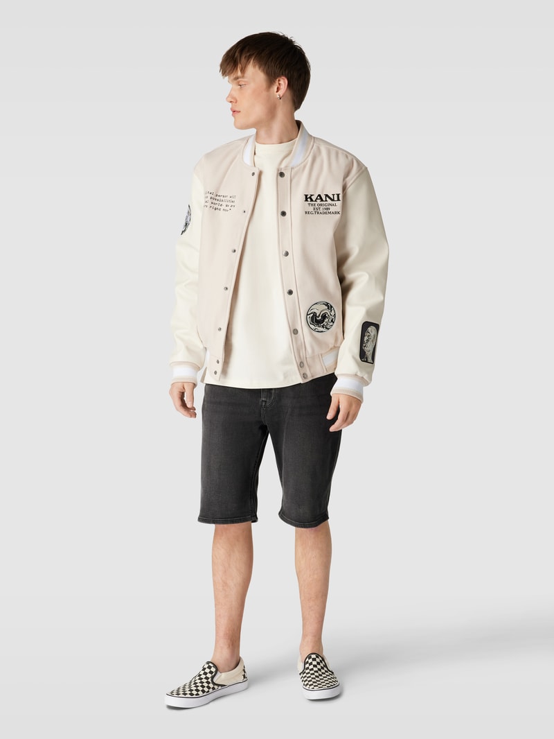 Jeansshorts mit Label-Patch in graphit