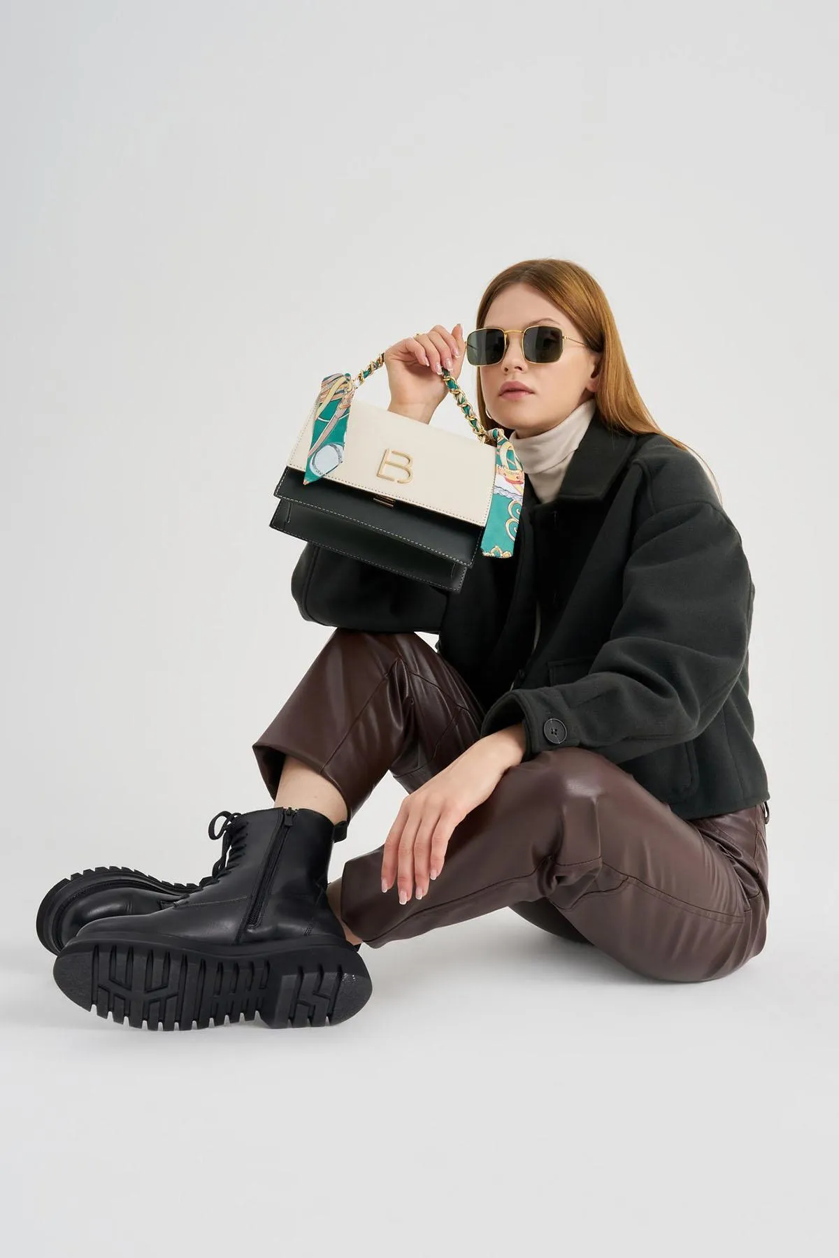 Lucky Bees  Damen Hand- und Schultertasche mit Schal-Accessoire