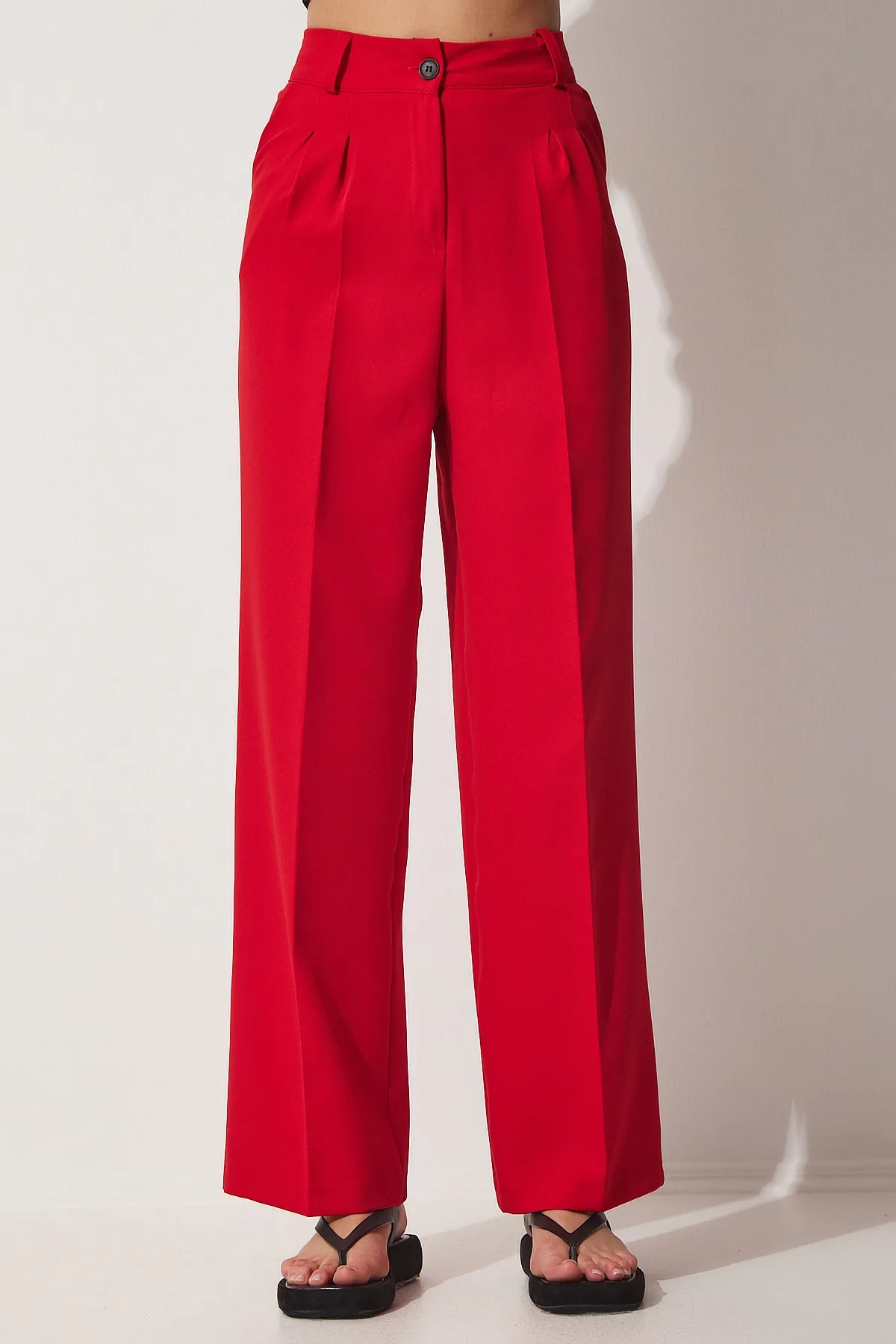 Happiness İstanbul  Maskuline Webhose mit weitem Bein
