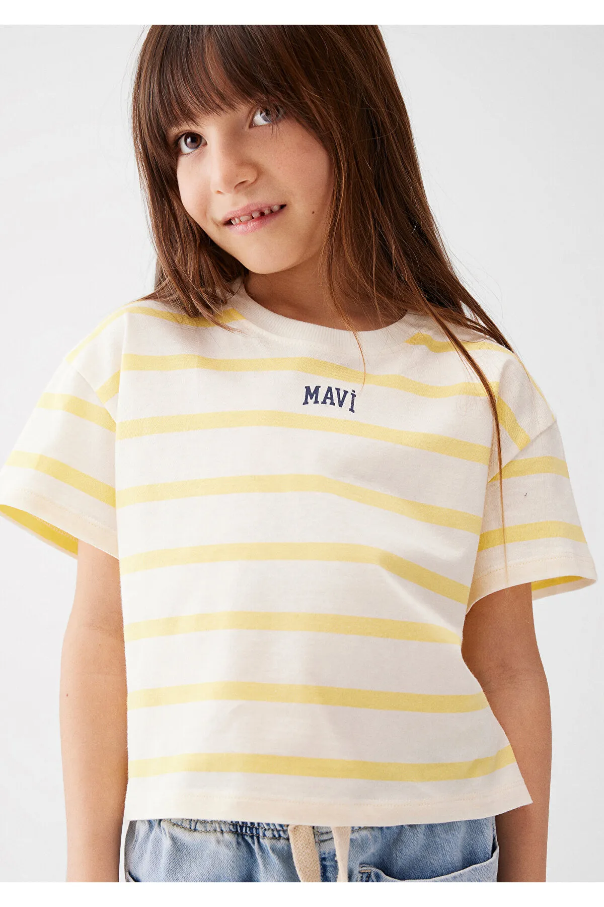 Mavi  Gelb gestreiftes, kurzes T-Shirt mit Logo-Aufdruck - Short Cut7610182-71368