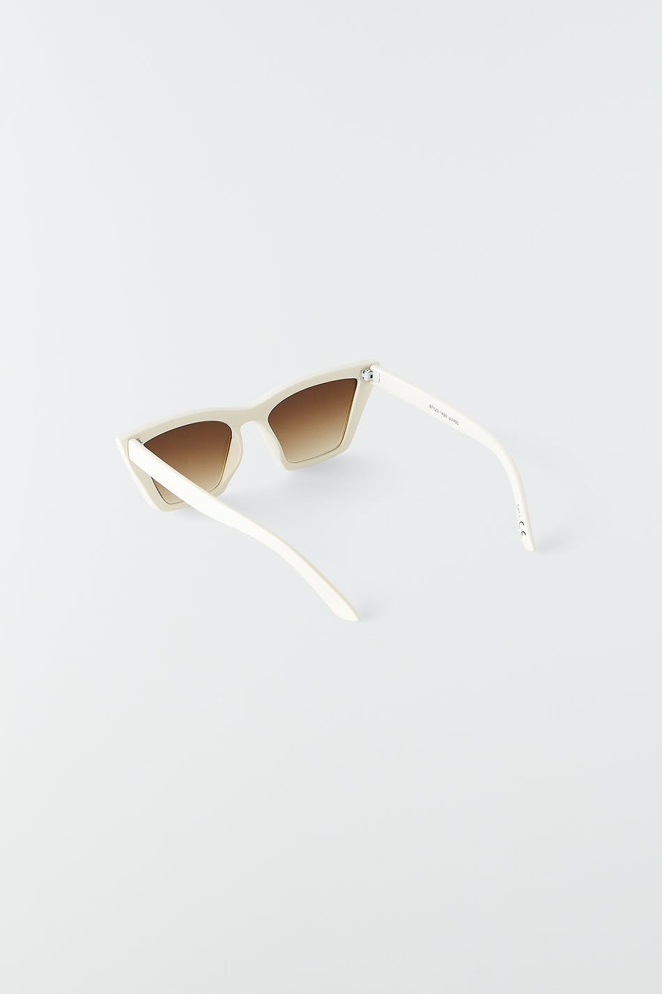 Sharp cateye sunglasses