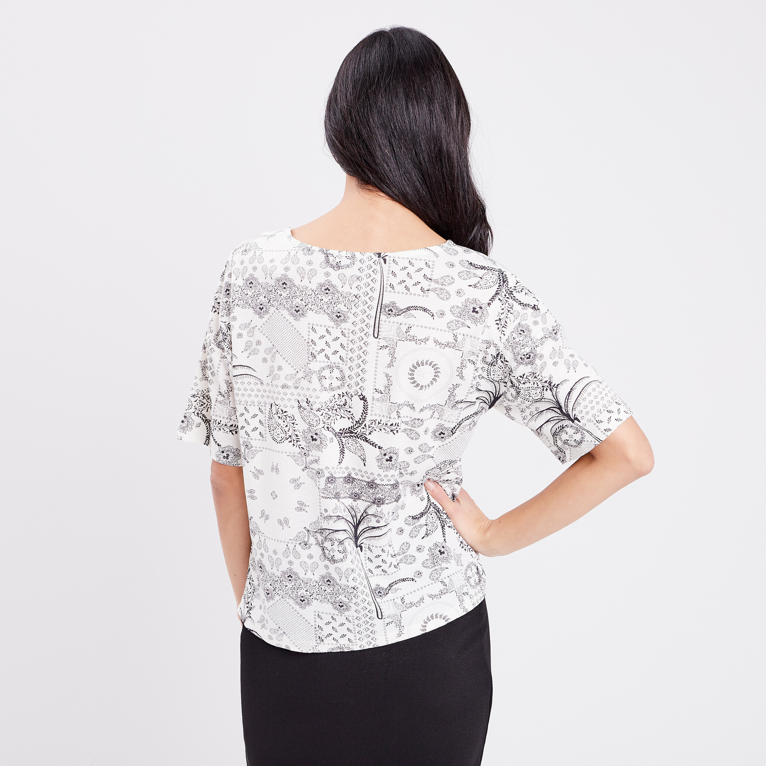 T-shirt manches courtes détail noeud ecru femme | La Halle