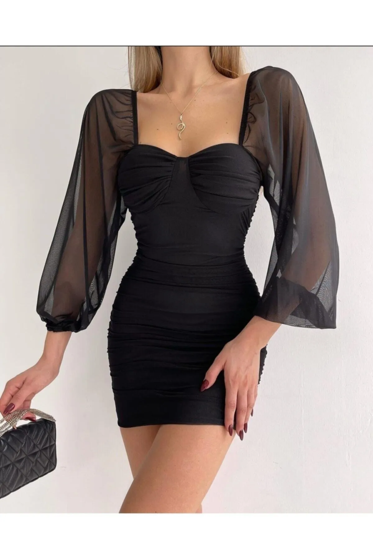 Afiş Butik  Schwarzes, detailliertes, drapiertes Kleid mit langen Tüllärmeln