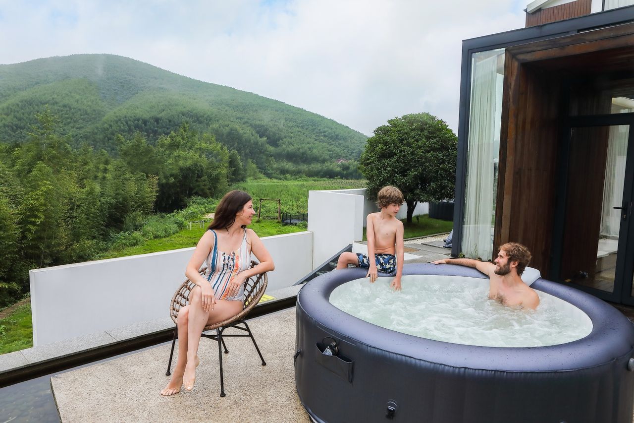 PureHaven MSpa PureHaven aufblasbarer Whirlpool 204x204x70 cm für 6 Personen selbstreinigend inkl. Filterkatuschen und Abdeckung Leergewicht 42 kg