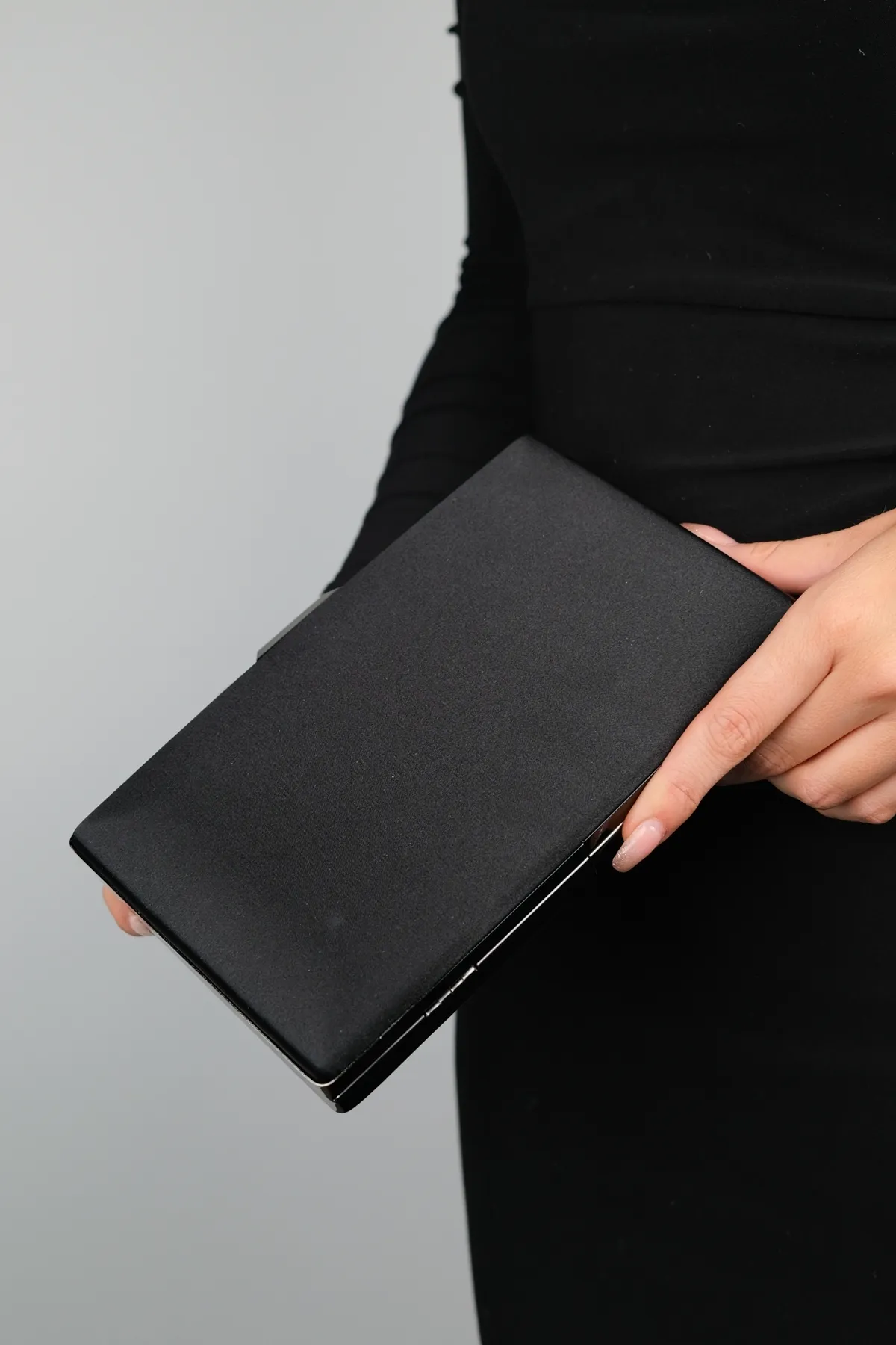 LuviShoes  DALLAS Schwarze Satin-Abendtasche für Damen