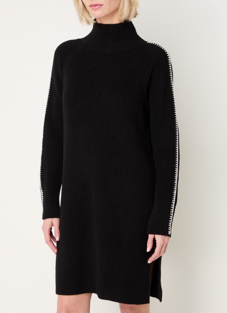 Rochie scurtă Sisley din tricot cu nervuri și decolteu înalt