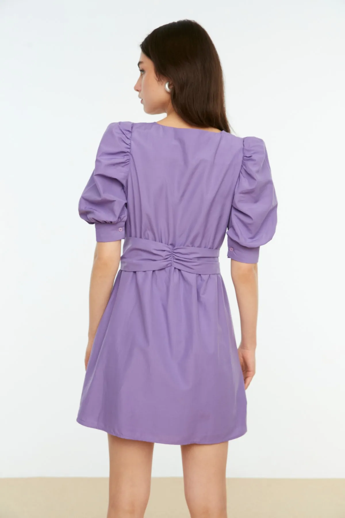 Trendyol Collection  Lilafarbener Rock, Taillenöffnung, Krawatte, detailliertes Mini-Webkleid TWOSS20EL0619