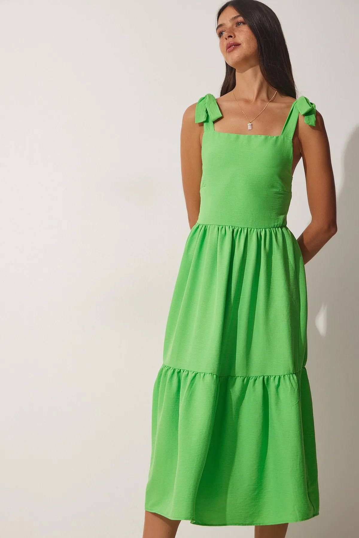 Happiness İstanbul  Hellgrünes Sommer-Popeline-Trägerkleid für Damen ZH00030