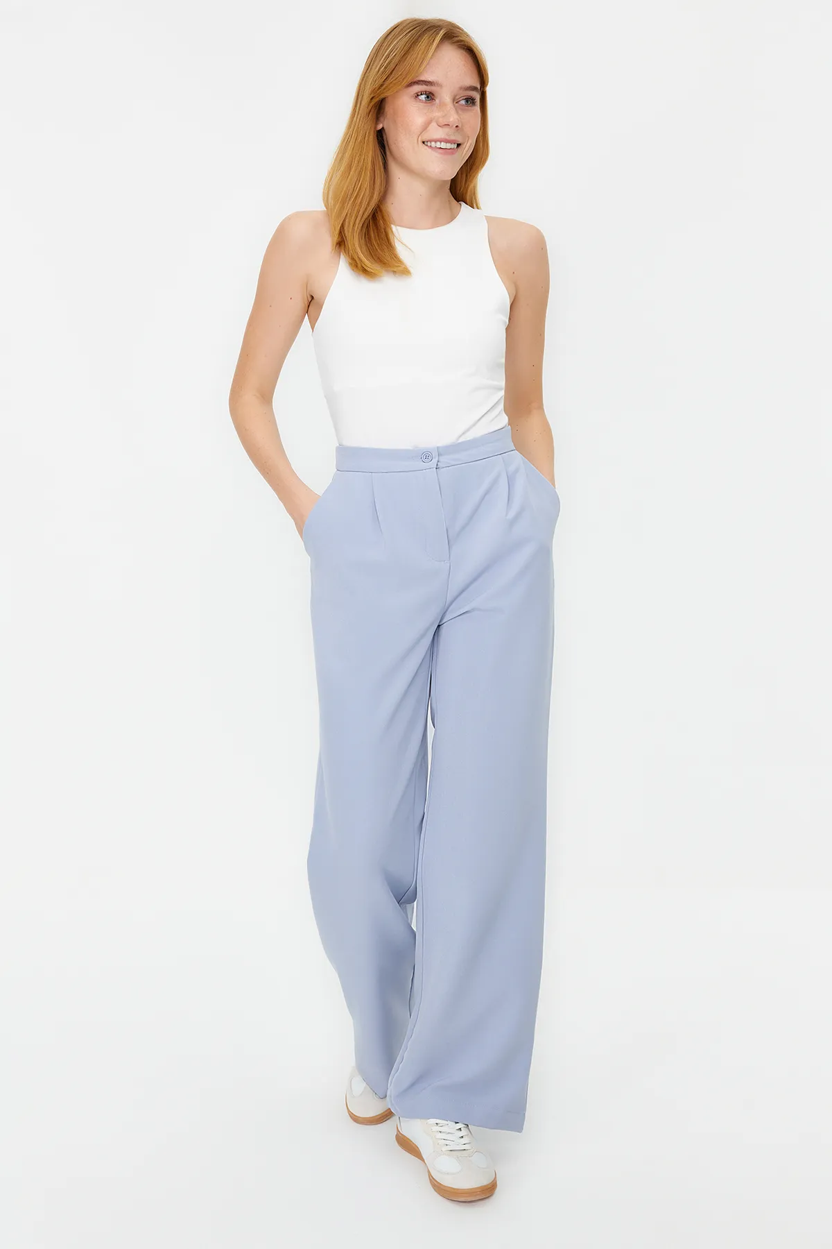 Trendyol Collection  Hellblaue Hose mit weitem Bein TWOAW22PL0139