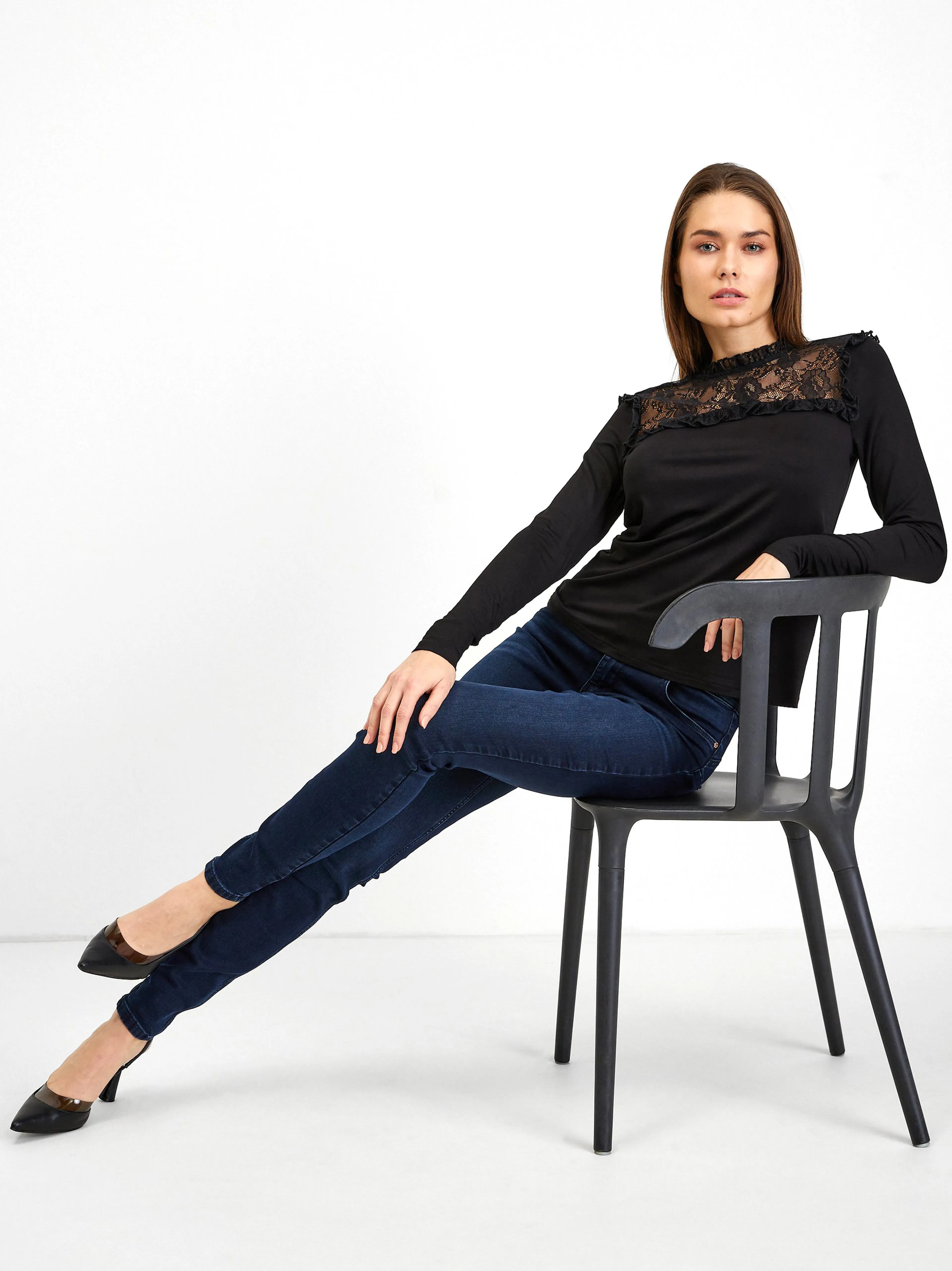 Schwarzes Damen-T-Shirt mit Spitzendetail ORSAY