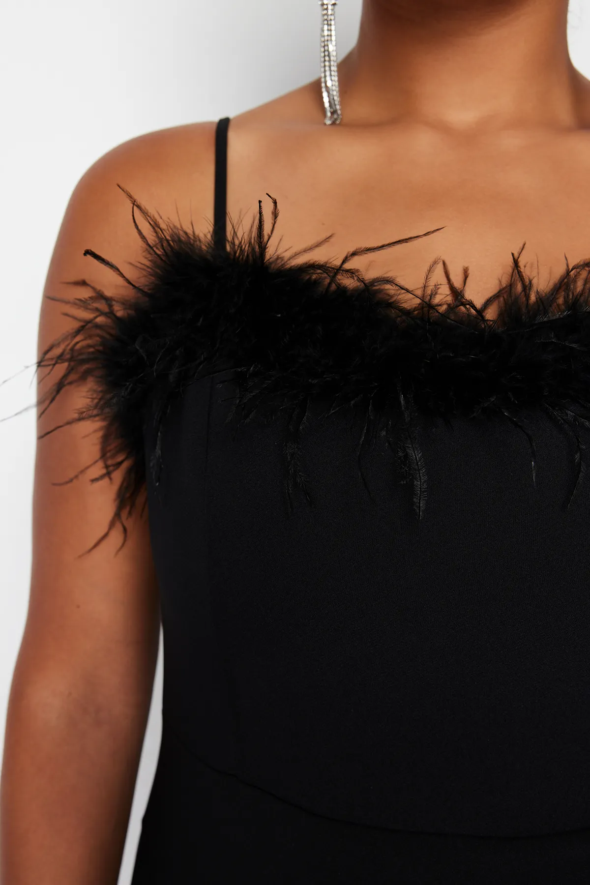 Trendyol Curve  Schwarzes Finike-Webkleid in Übergröße
