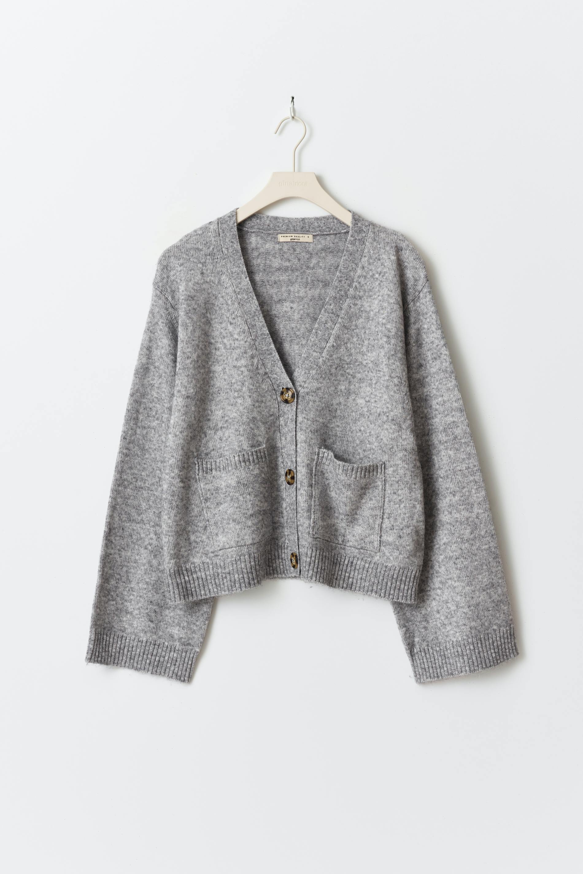 Relaxed knitted cardigan