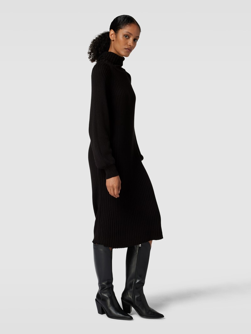 Knielanges Strickkleid mit Rollkragen Modell 'LINE' in schwarz