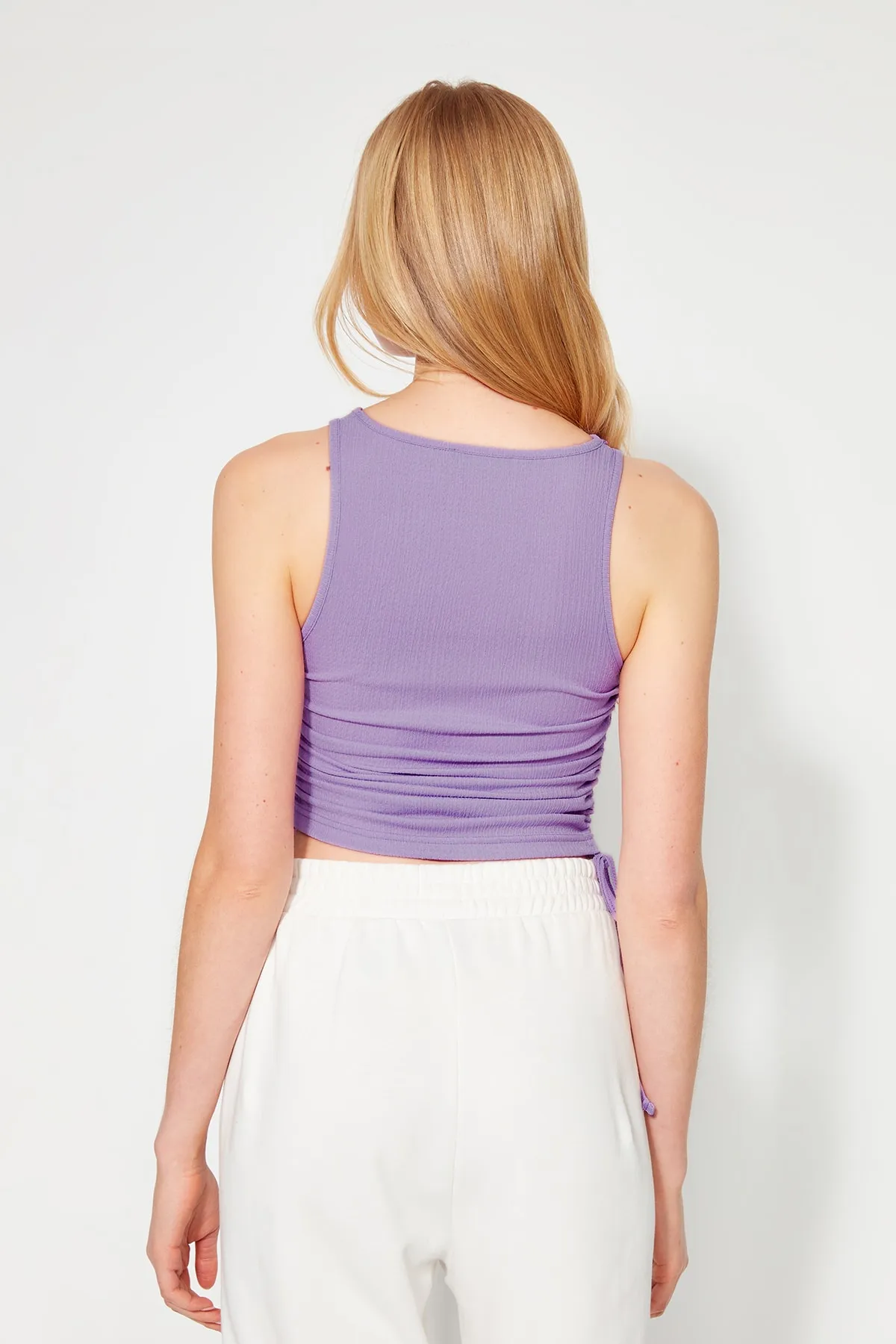Trendyol Collection  Lilafarbene, detaillierte Strickbluse aus faltigem Stoff THMSS22BZ1016