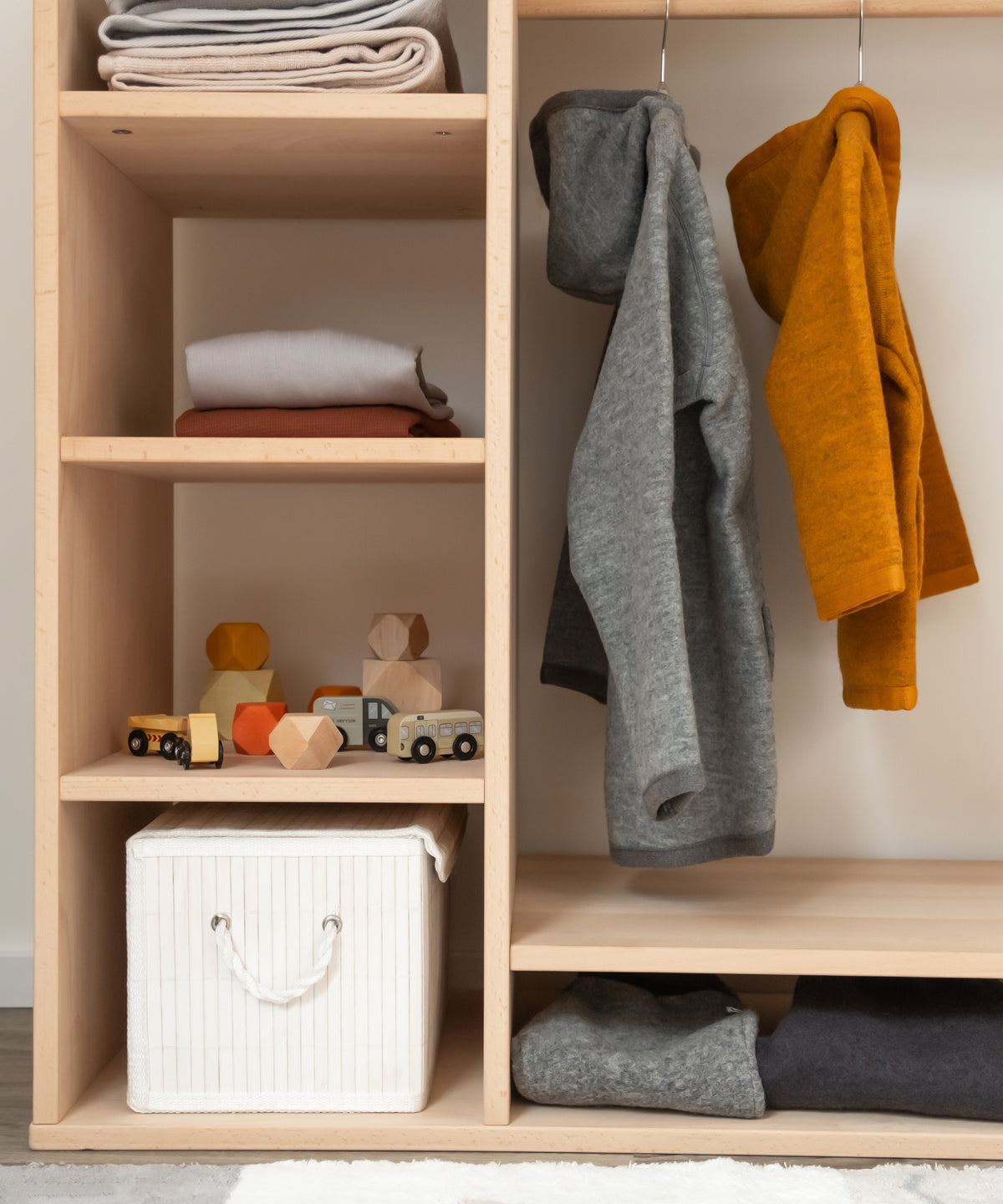 Montessori Kleiderschrank Buche