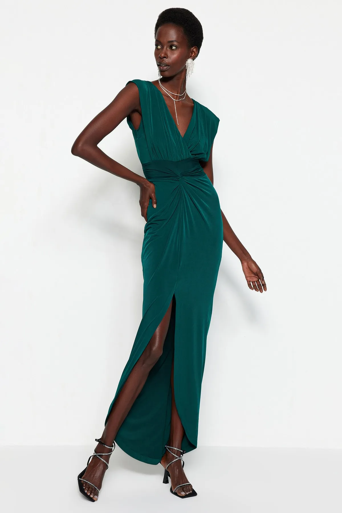 Trendyol Collection  Smaragdgrünes gefüttertes langes Abendkleid mit Strickpaspelierung TPRSS22AE0034