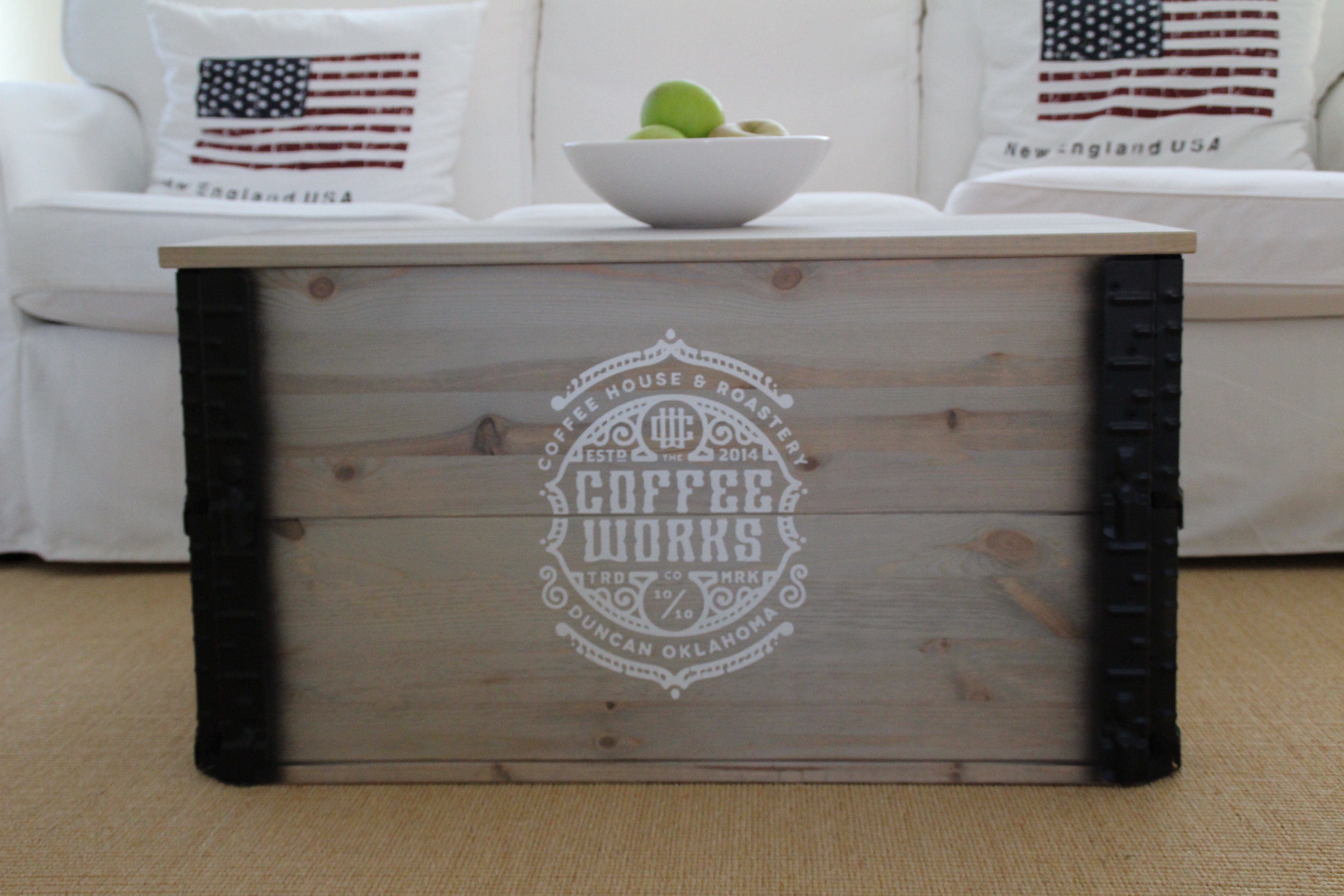 Uncle Joe´s Truhentisch Coffee Works, im Vintage-Stil