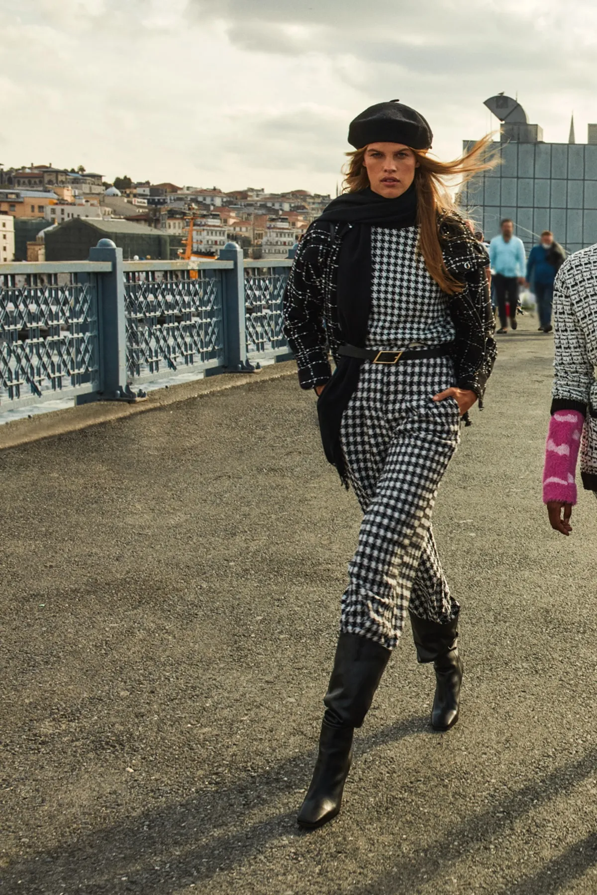 Trendyol Collection  Schwarzes, kariertes, gewebtes Tweed-Jackenhemd mit Taschendetails TWOAW21GO0087