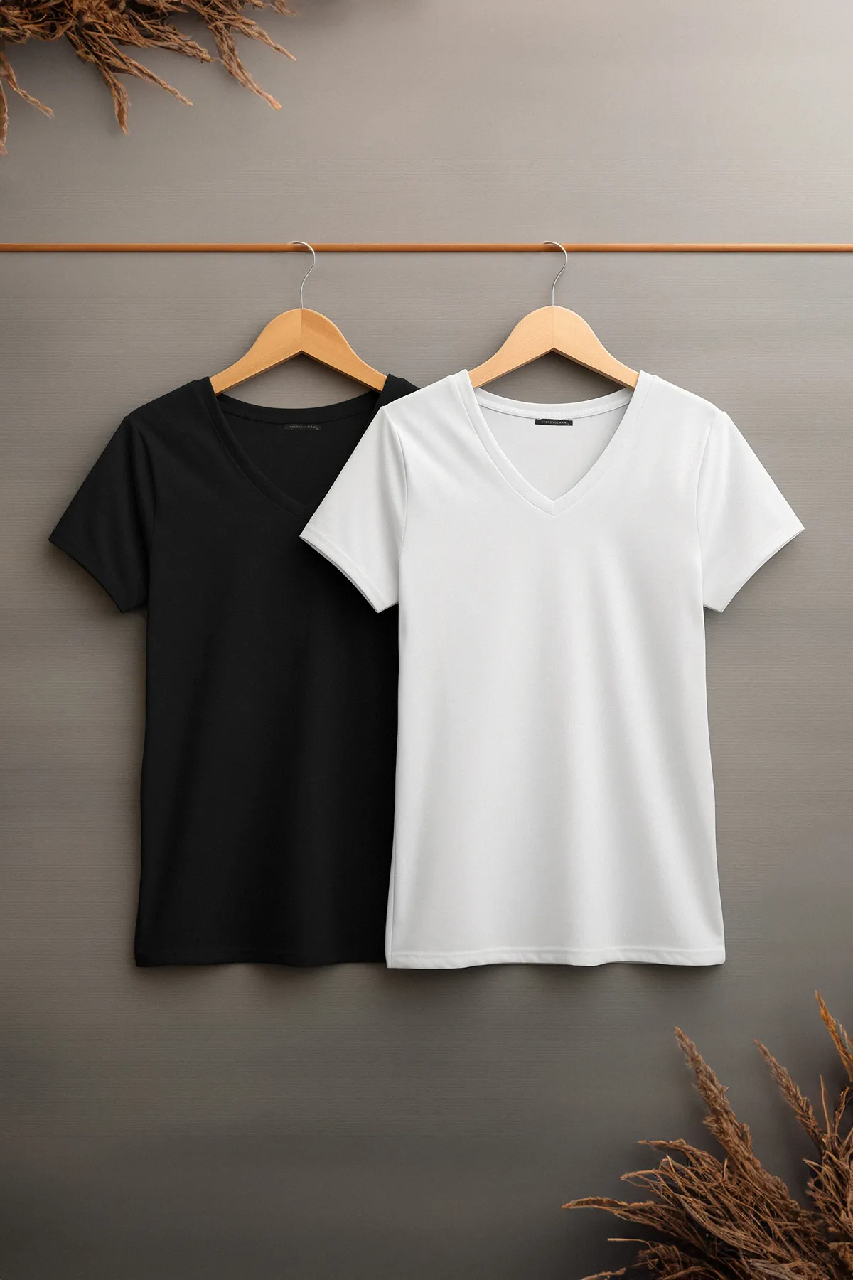 Trendyol Curve  Schwarz-weißes 2er-Pack Basic-Strick-T-Shirts TBSSS22TS0705
