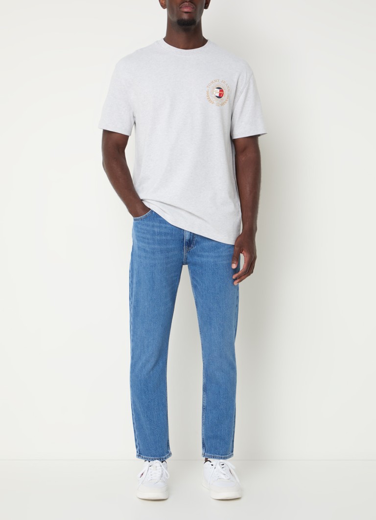 Tricou Tommy Hilfiger cu logo și imprimeu pe spate.
