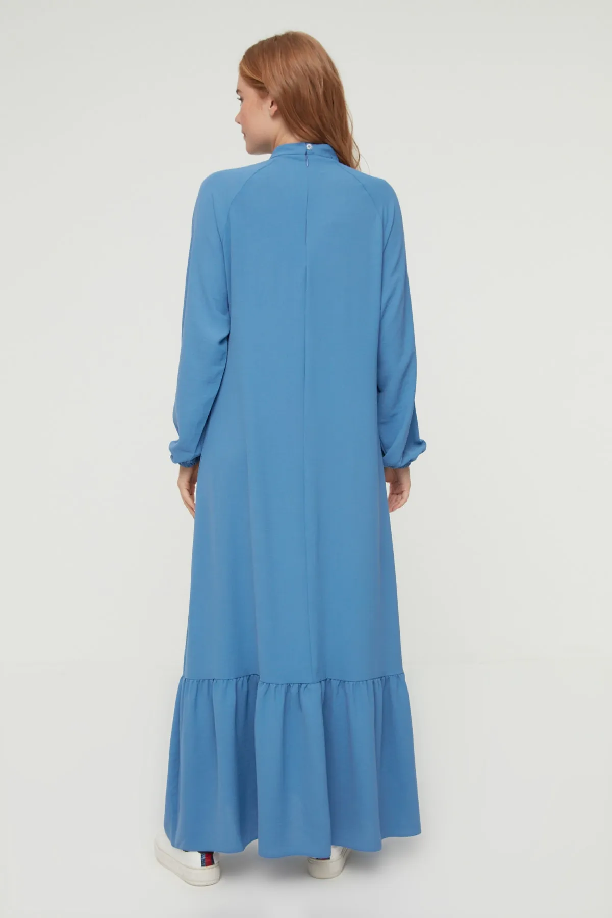 Trendyol Modest  Indigoblaues, elastisches Aerobin-Gewebekleid mit Stehkragen und Ärmeln TCTSS22EB0010