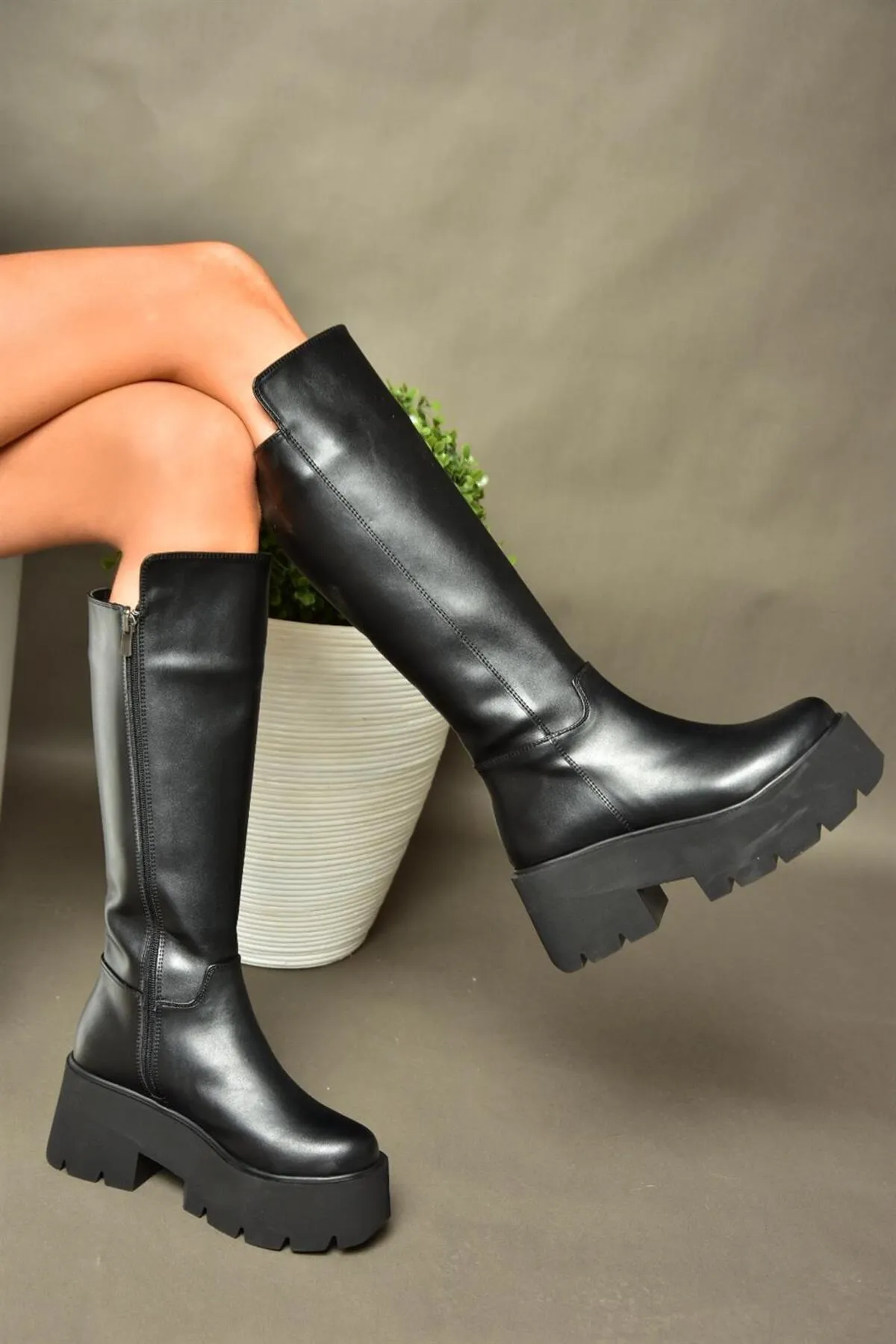 Fox Shoes  R610132009 Schwarze Damenstiefel mit dicken Sohlen