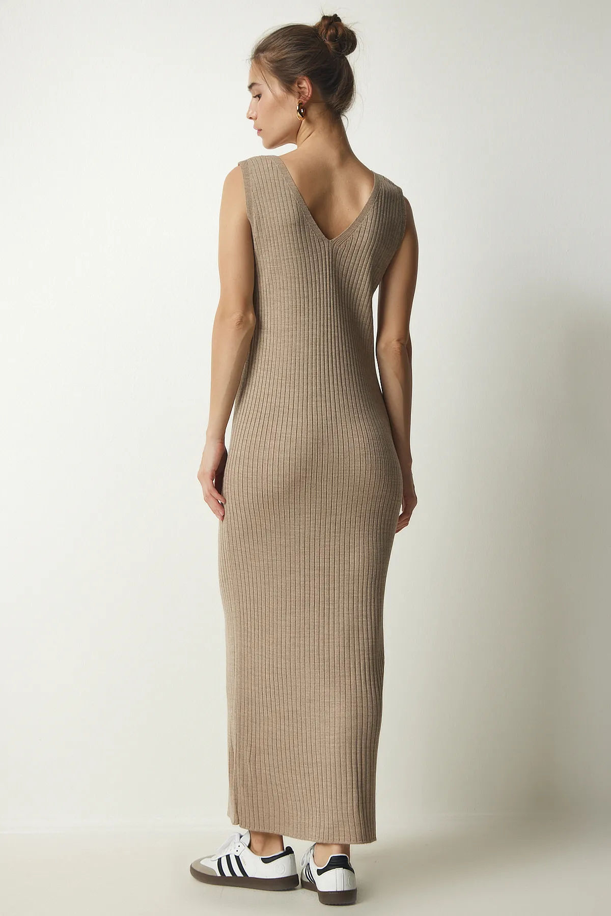 Happiness İstanbul  Pulloverkleid aus gerippter Nerzstrickware für Damen KG00006