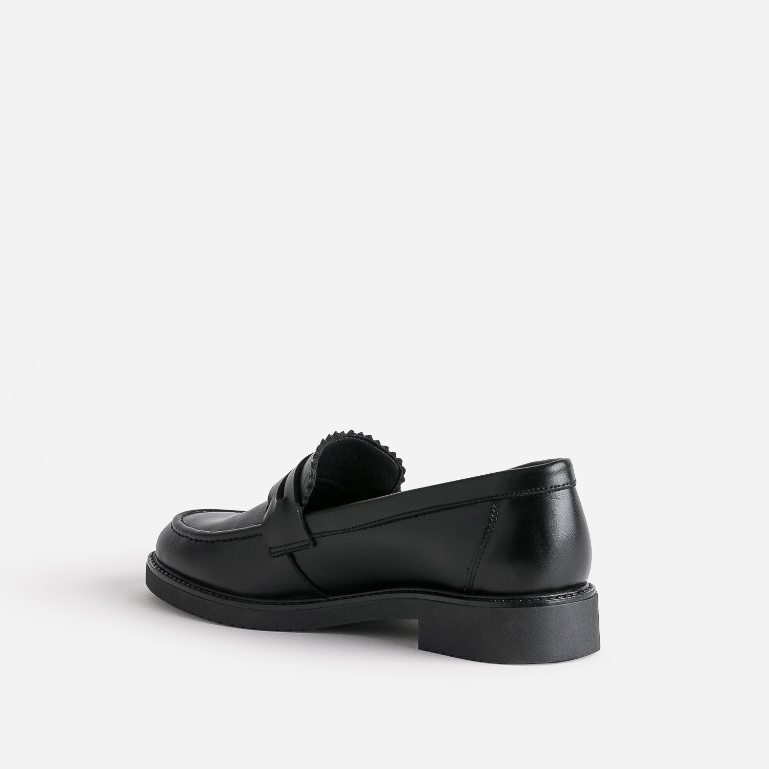 Mocassin noir éco-conçu en cuir bord cranté