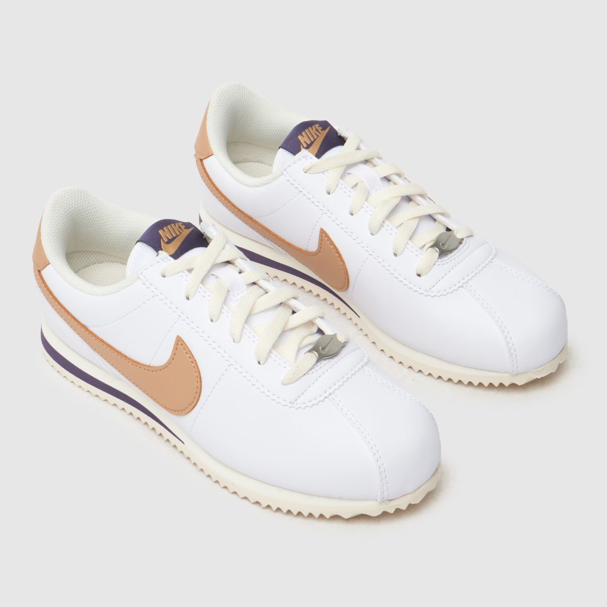 Nike vita och beige Cortez ungdomsskor