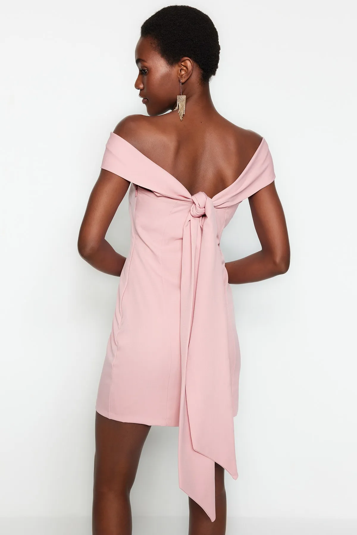 Trendyol Collection  Abendkleid mit gewebtem Latz und Puderfutter TPRSS23EL00348
