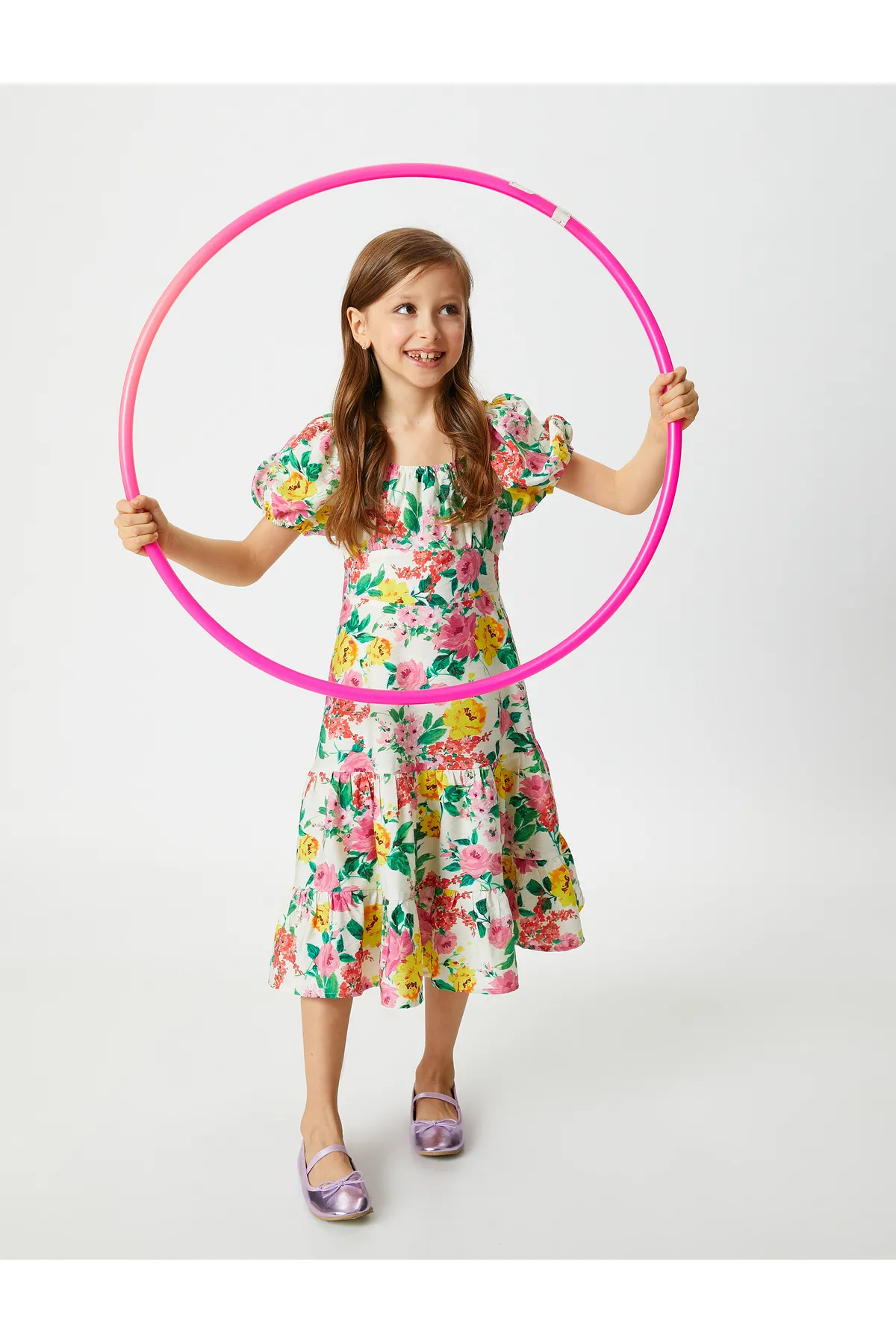 Koton  Kleid mit Blumenmuster, Midi-Länge, gestuft, kurze Ballonärmel, quadratischer Ausschnitt