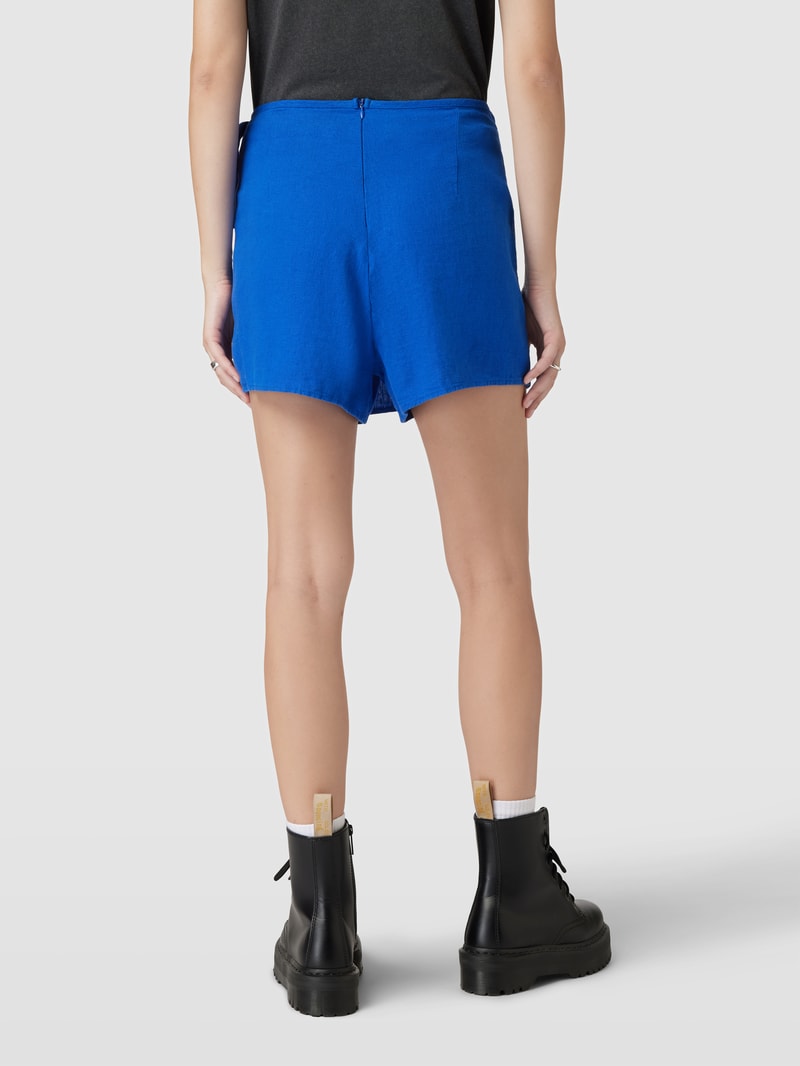 Shorts in Wickel-Optik in royalblau
