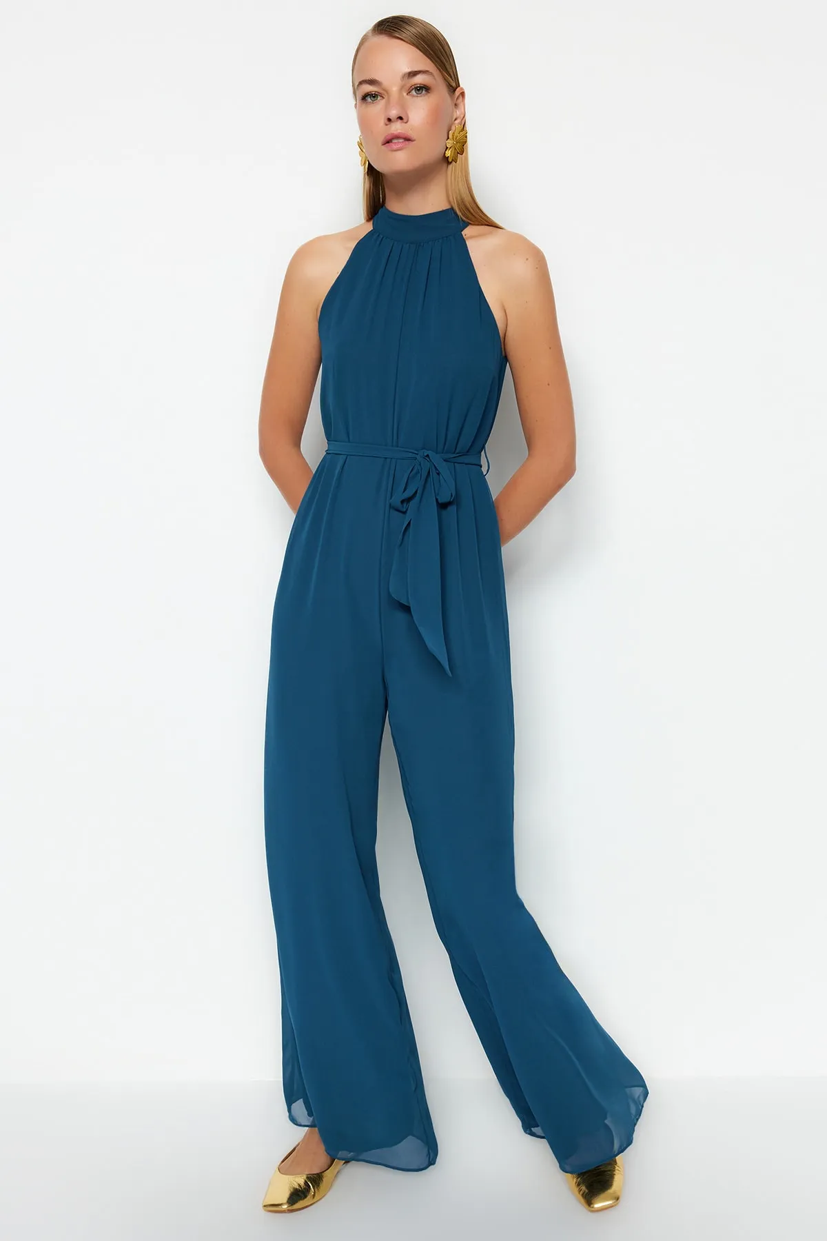 Trendyol Collection  Gewebter Overall aus Öl-Chiffon TWOSS23TU00093