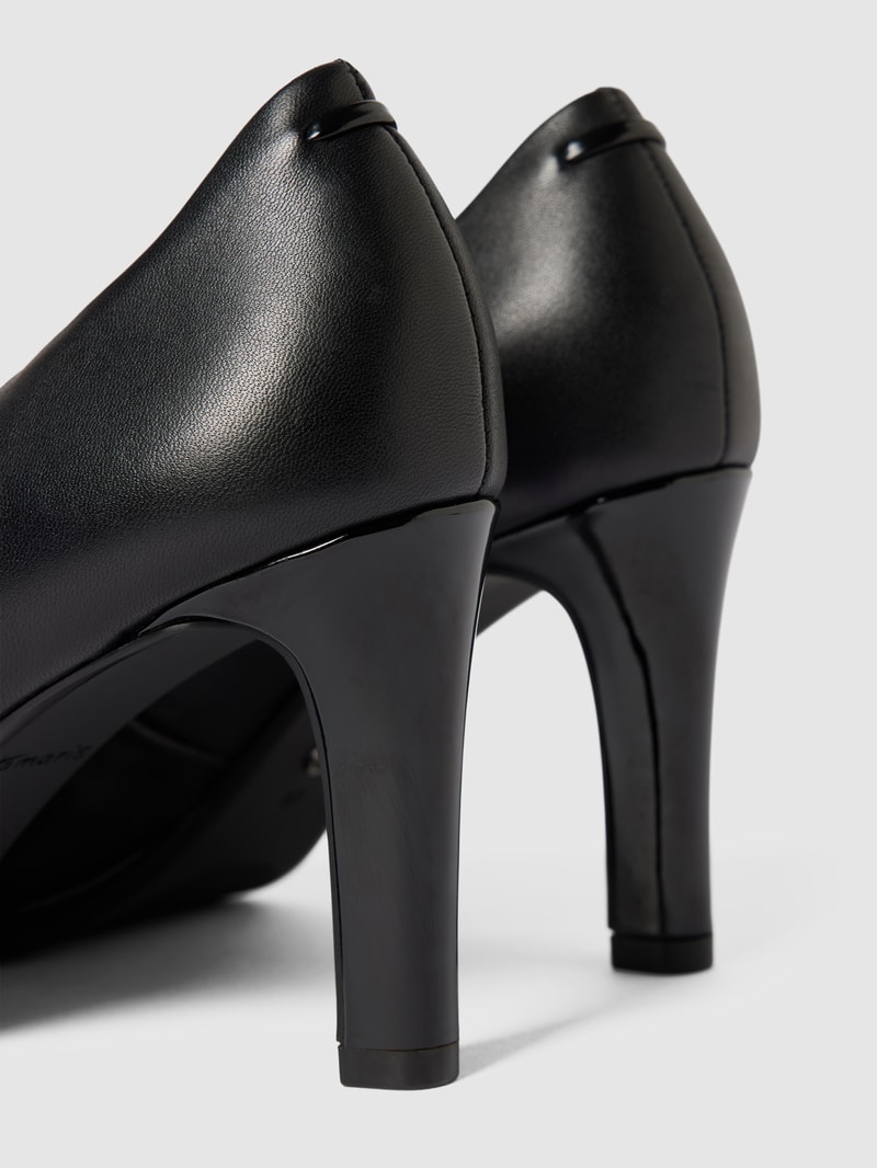 Pumps mit hohem Absatz in schwarz