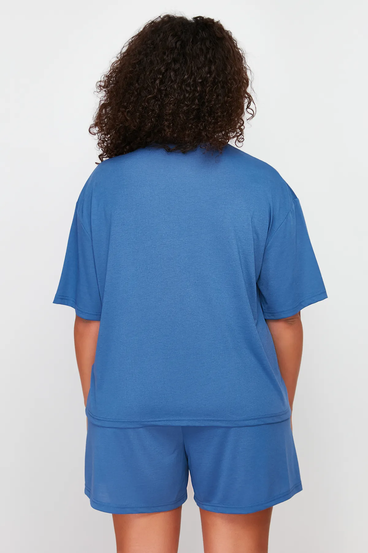 Trendyol Curve  Marineblaues Pyjama-Set aus Strick mit Rundhalsausschnitt TBBSS24AI00011