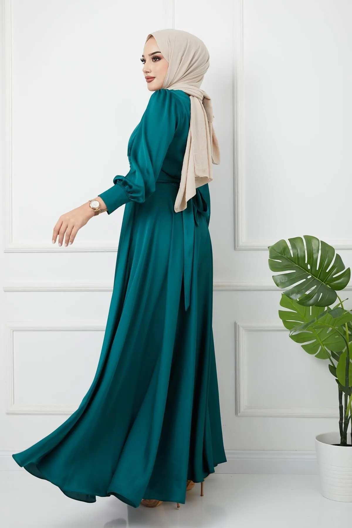 Olcay  Abendkleid mit Taillenfalten und Gürtel, Grün 1595